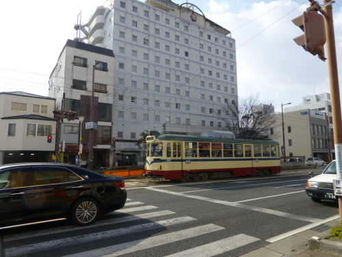 オリエントホテル高知と電車