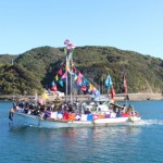 鹿島神社大祭-神輿を船に