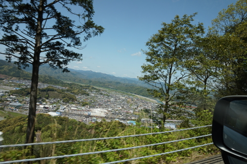 香山寺へ、四万十市街が見えます