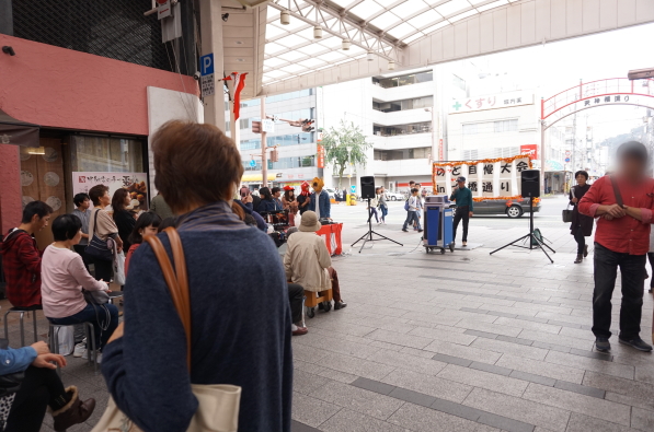 大橋通りでカラオケ大会