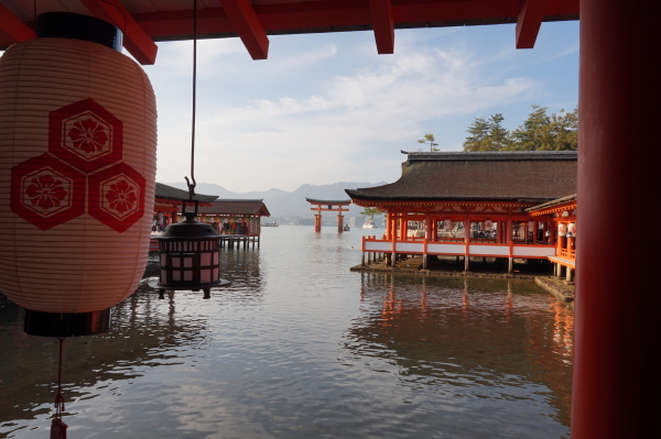 厳島神社から大鳥居を見て