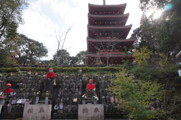 「千体地蔵」と五重塔